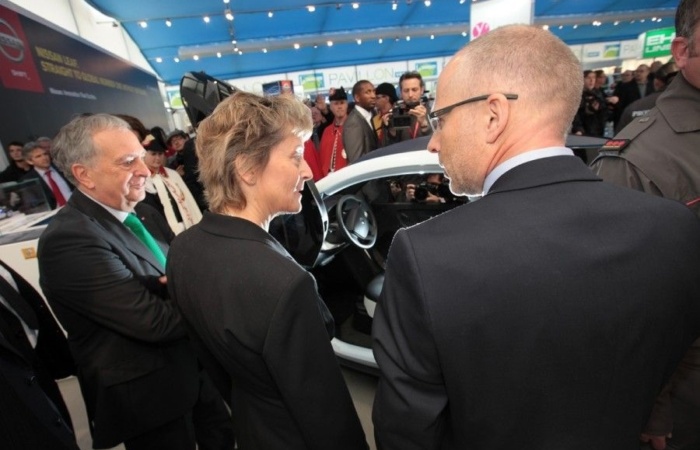 Mit Bundesrätin Evelin Widmer-Schlumpf, Vorstellung der Elektroautostrategie von Renault